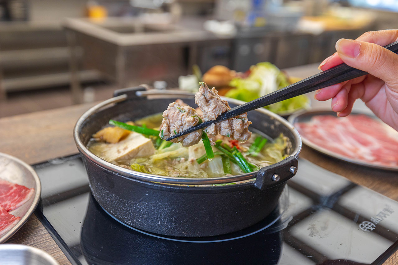 【台中北區美食】「駒澤屋壽喜燒」正宗關西風壽喜燒，台中科博館健行路無限蔬食吃到飽，宮崎A5和牛、博多牛腸鍋夜貓族必吃台中美食！