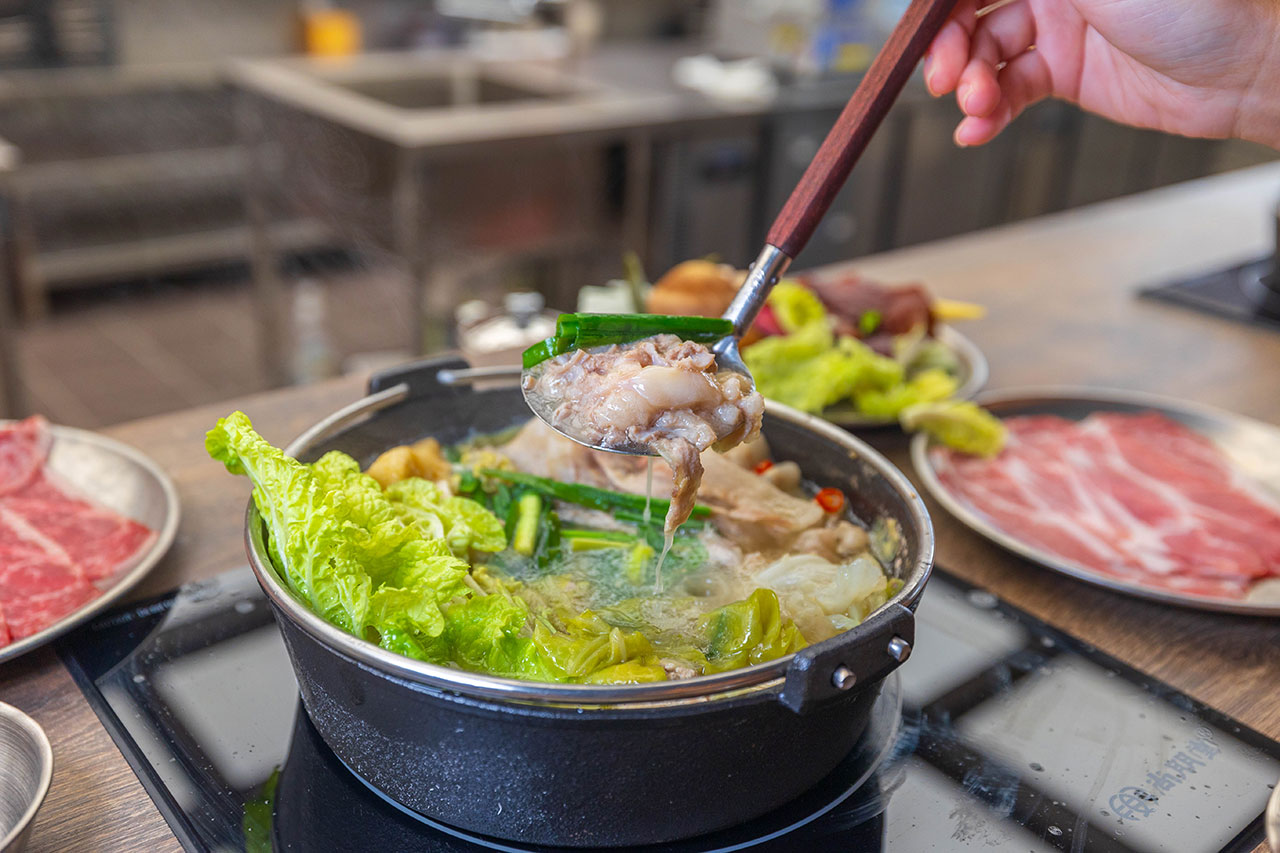【台中北區美食】「駒澤屋壽喜燒」正宗關西風壽喜燒，台中科博館健行路無限蔬食吃到飽，宮崎A5和牛、博多牛腸鍋夜貓族必吃台中美食！