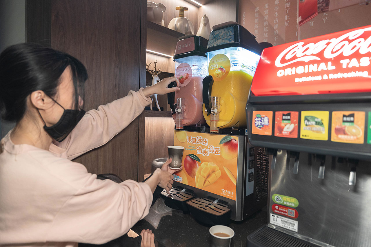 尚石苑石頭火鍋太平店｜台中超推火鍋吃到飽40種配料無限自助吧，台味特色美食滷肉飯、麵線糊、牛肉丼多種美食吃到爽，2026台中太平美食推薦