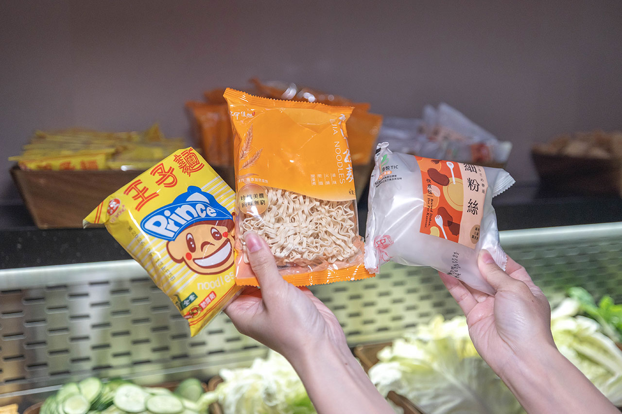 尚石苑石頭火鍋太平店｜台中超推火鍋吃到飽40種配料無限自助吧，台味特色美食滷肉飯、麵線糊、牛肉丼多種美食吃到爽，2026台中太平美食推薦