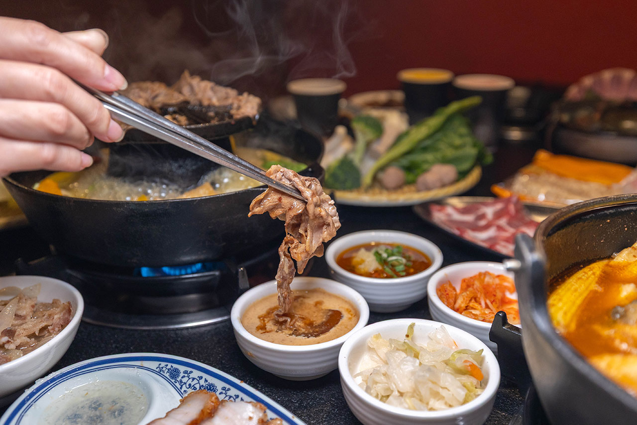 尚石苑石頭火鍋太平店｜台中超推火鍋吃到飽40種配料無限自助吧，台味特色美食滷肉飯、麵線糊、牛肉丼多種美食吃到爽，2026台中太平美食推薦