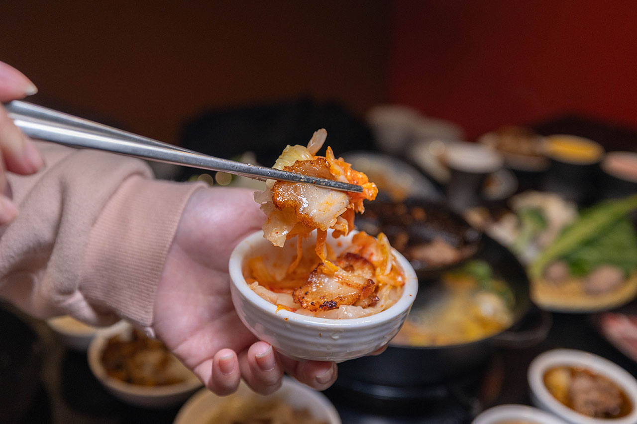 尚石苑石頭火鍋太平店｜台中超推火鍋吃到飽40種配料無限自助吧，台味特色美食滷肉飯、麵線糊、牛肉丼多種美食吃到爽，2026台中太平美食推薦