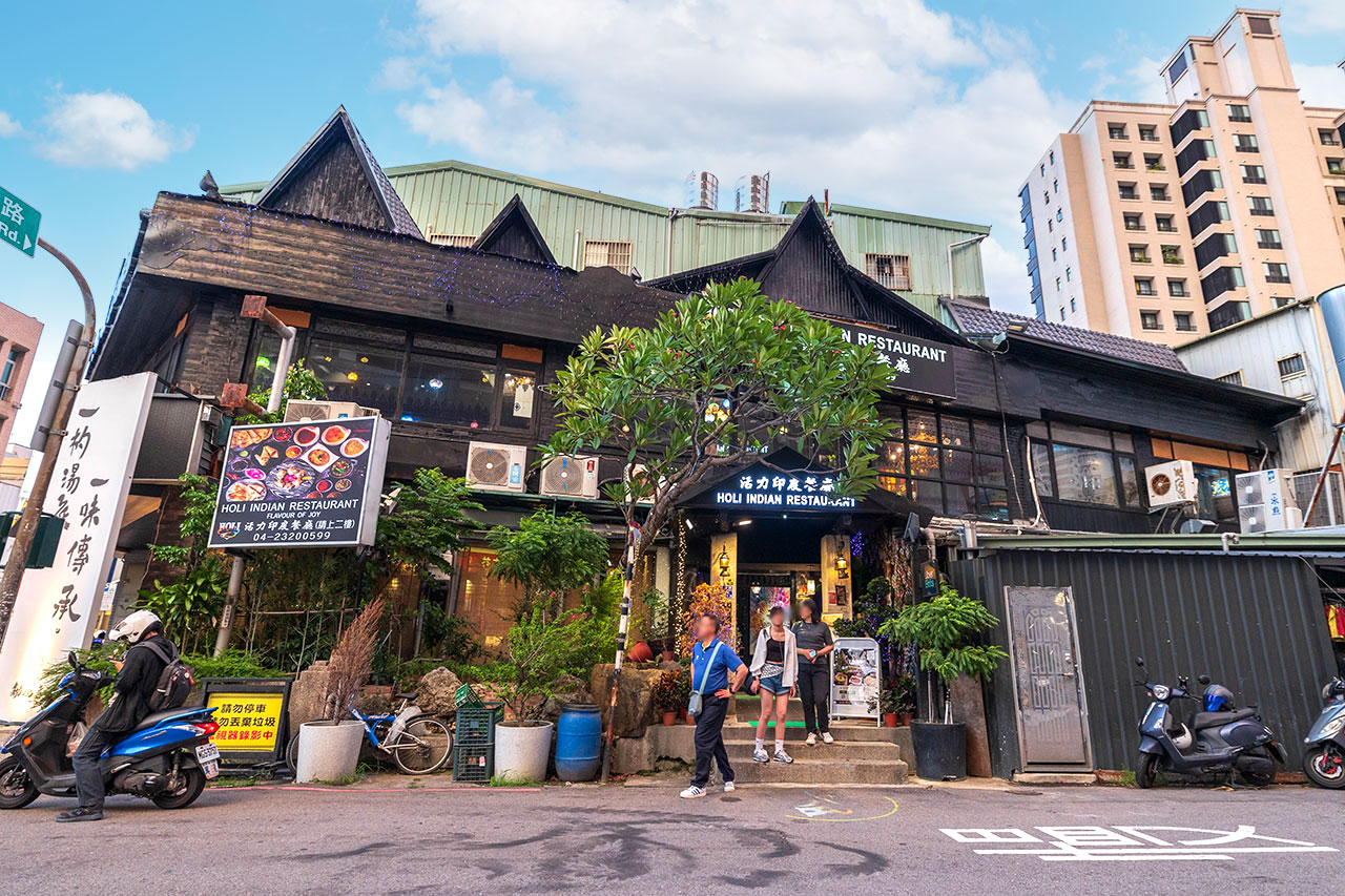活力印度餐廳 台中健行店 HOLI Indian，不用出國就可以吃到超正宗印度料理！爆漿脆球、咖哩餃沙拉、印式芒果優格2026台中科博館美食推薦