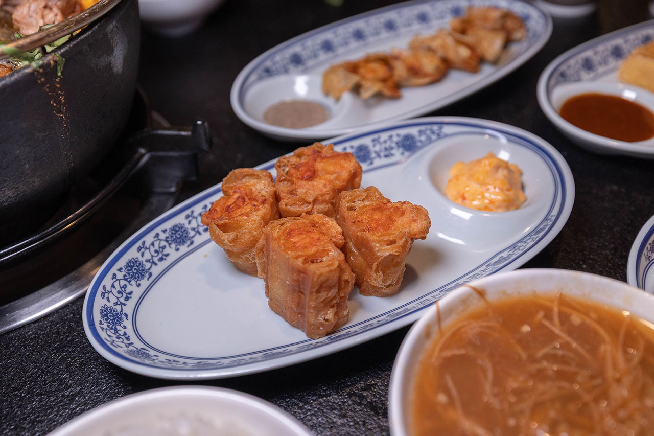 尚石苑石頭火鍋太平店｜台中超推火鍋吃到飽40種配料無限自助吧，台味特色美食滷肉飯、麵線糊、牛肉丼多種美食吃到爽，2026台中太平美食推薦