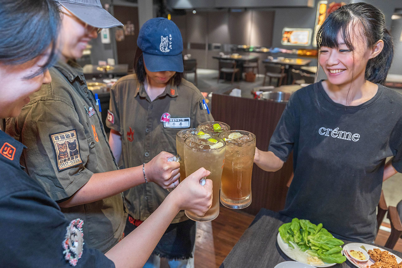 火火燒肉販賣所台中公益店｜台中超高4.9分評價燒肉，台中寵物友善燒肉餐廳推薦，一番賞、巨無霸飲品，超多慶生好禮拿到滿，台中市南屯區美食推薦