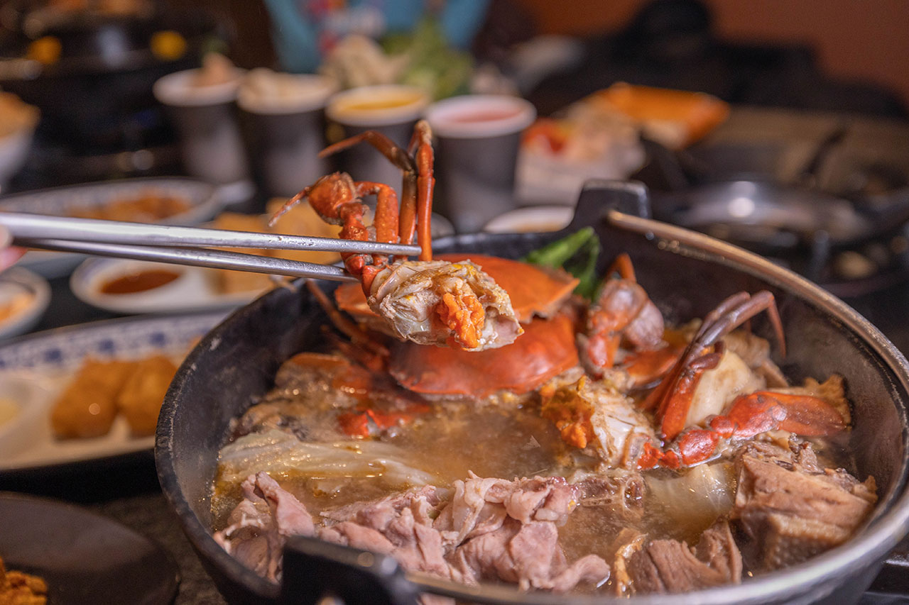 尚石苑石頭火鍋太平店｜台中超推火鍋吃到飽40種配料無限自助吧，台味特色美食滷肉飯、麵線糊、牛肉丼多種美食吃到爽，2026台中太平美食推薦