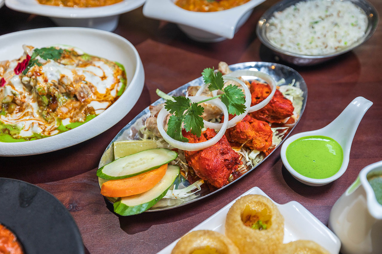 活力印度餐廳 台中健行店 HOLI Indian，不用出國就可以吃到超正宗印度料理！爆漿脆球、咖哩餃沙拉、印式芒果優格2026台中科博館美食推薦