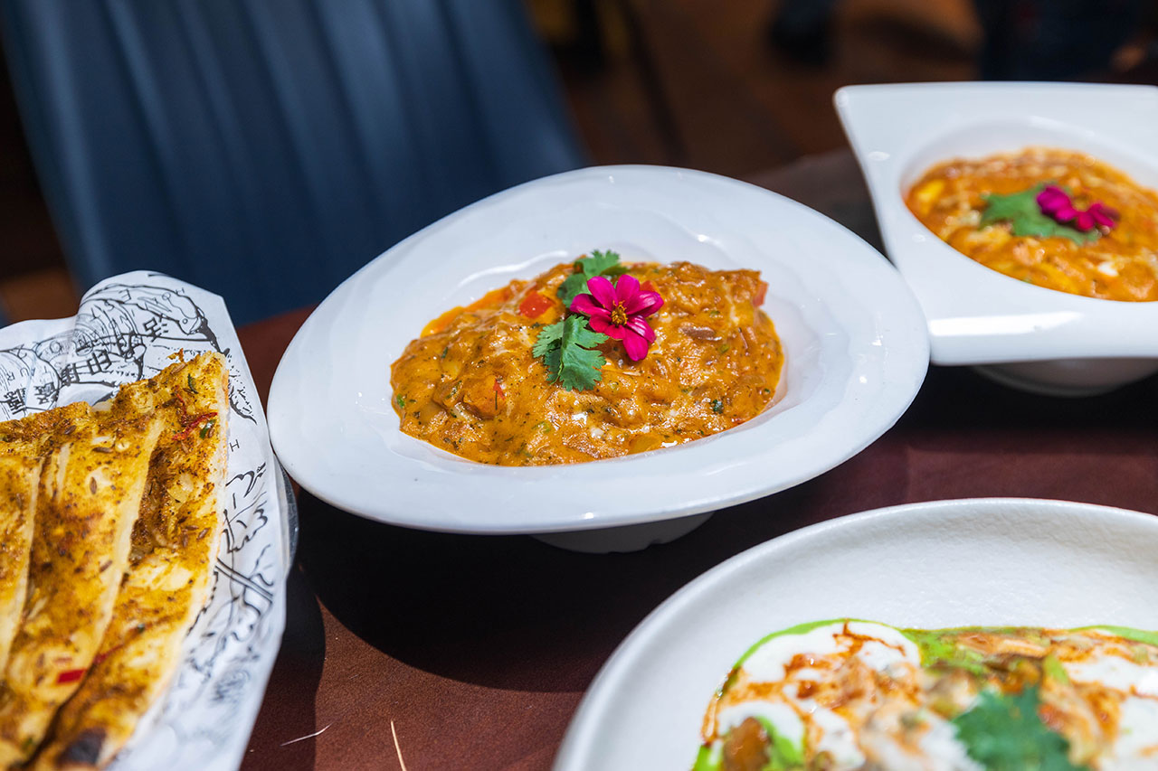 活力印度餐廳 台中健行店 HOLI Indian，不用出國就可以吃到超正宗印度料理！爆漿脆球、咖哩餃沙拉、印式芒果優格2026台中科博館美食推薦