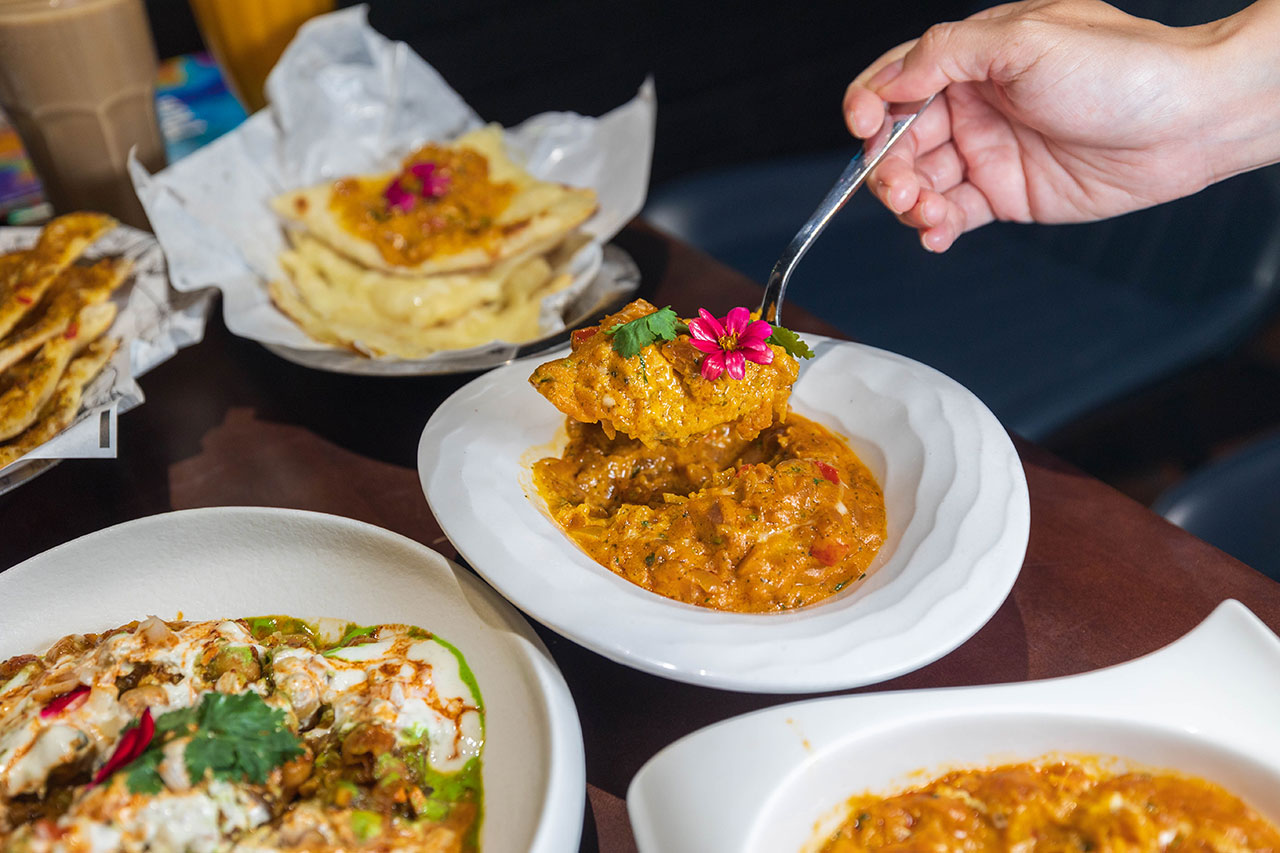 活力印度餐廳 台中健行店 HOLI Indian，不用出國就可以吃到超正宗印度料理！爆漿脆球、咖哩餃沙拉、印式芒果優格2026台中科博館美食推薦