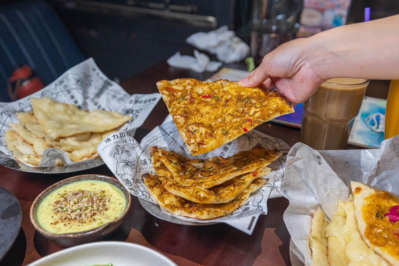 活力印度餐廳 台中健行店 HOLI Indian，不用出國就可以吃到超正宗印度料理！爆漿脆球、咖哩餃沙拉、印式芒果優格2026台中科博館美食推薦