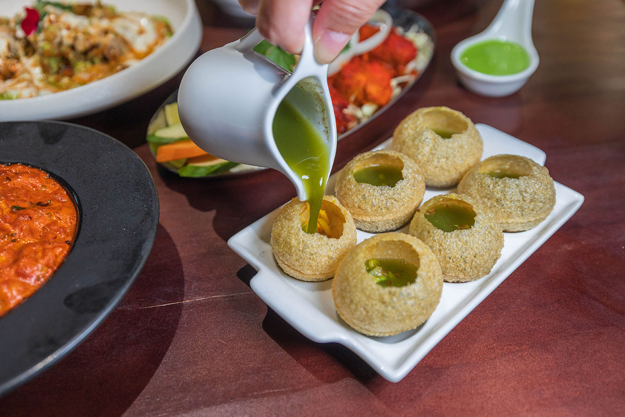 活力印度餐廳 台中健行店 HOLI Indian，不用出國就可以吃到超正宗印度料理！爆漿脆球、咖哩餃沙拉、印式芒果優格2026台中科博館美食推薦