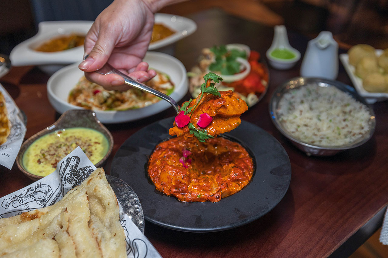 活力印度餐廳 台中健行店 HOLI Indian，不用出國就可以吃到超正宗印度料理！爆漿脆球、咖哩餃沙拉、印式芒果優格2026台中科博館美食推薦