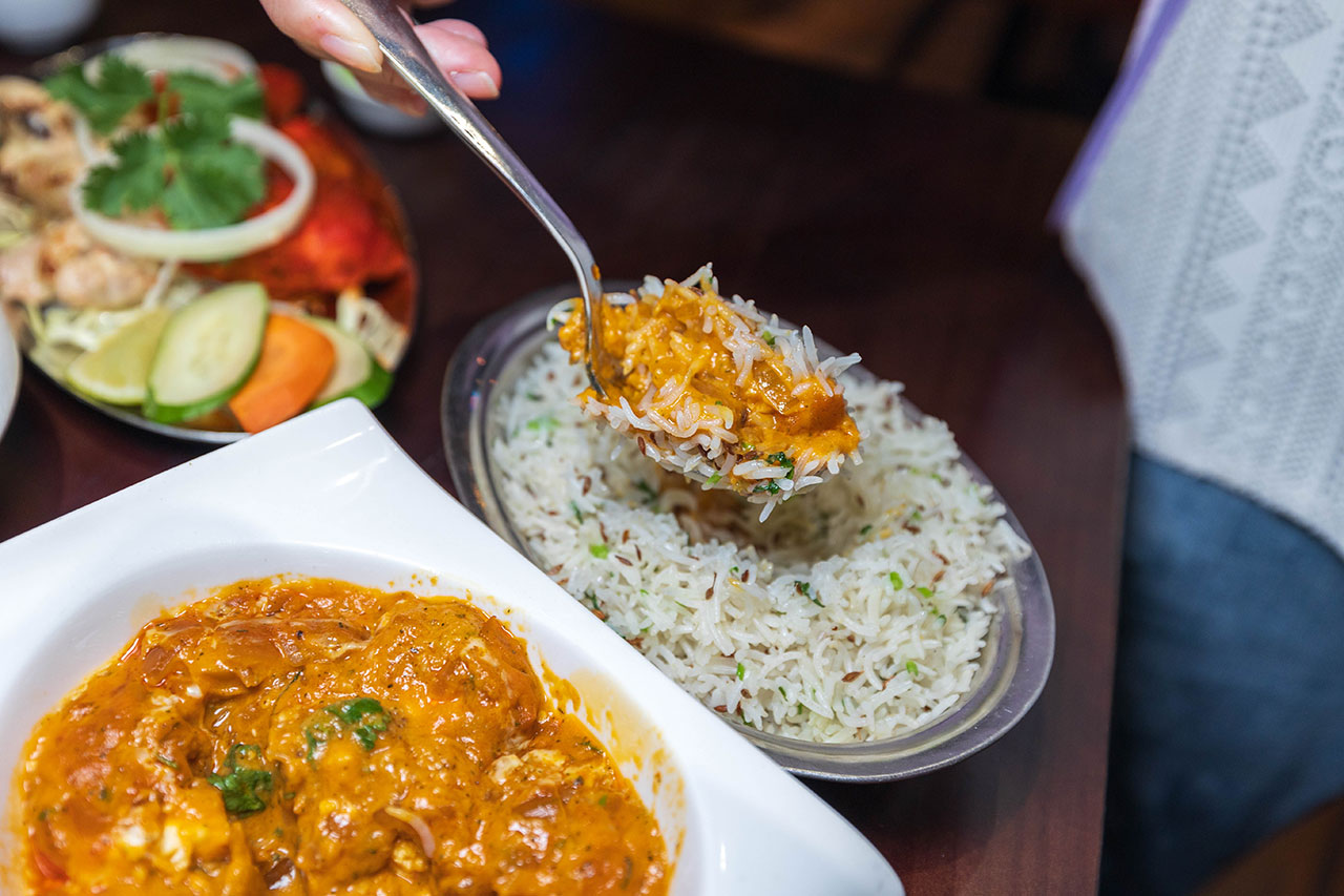 活力印度餐廳 台中健行店 HOLI Indian，不用出國就可以吃到超正宗印度料理！爆漿脆球、咖哩餃沙拉、印式芒果優格2026台中科博館美食推薦