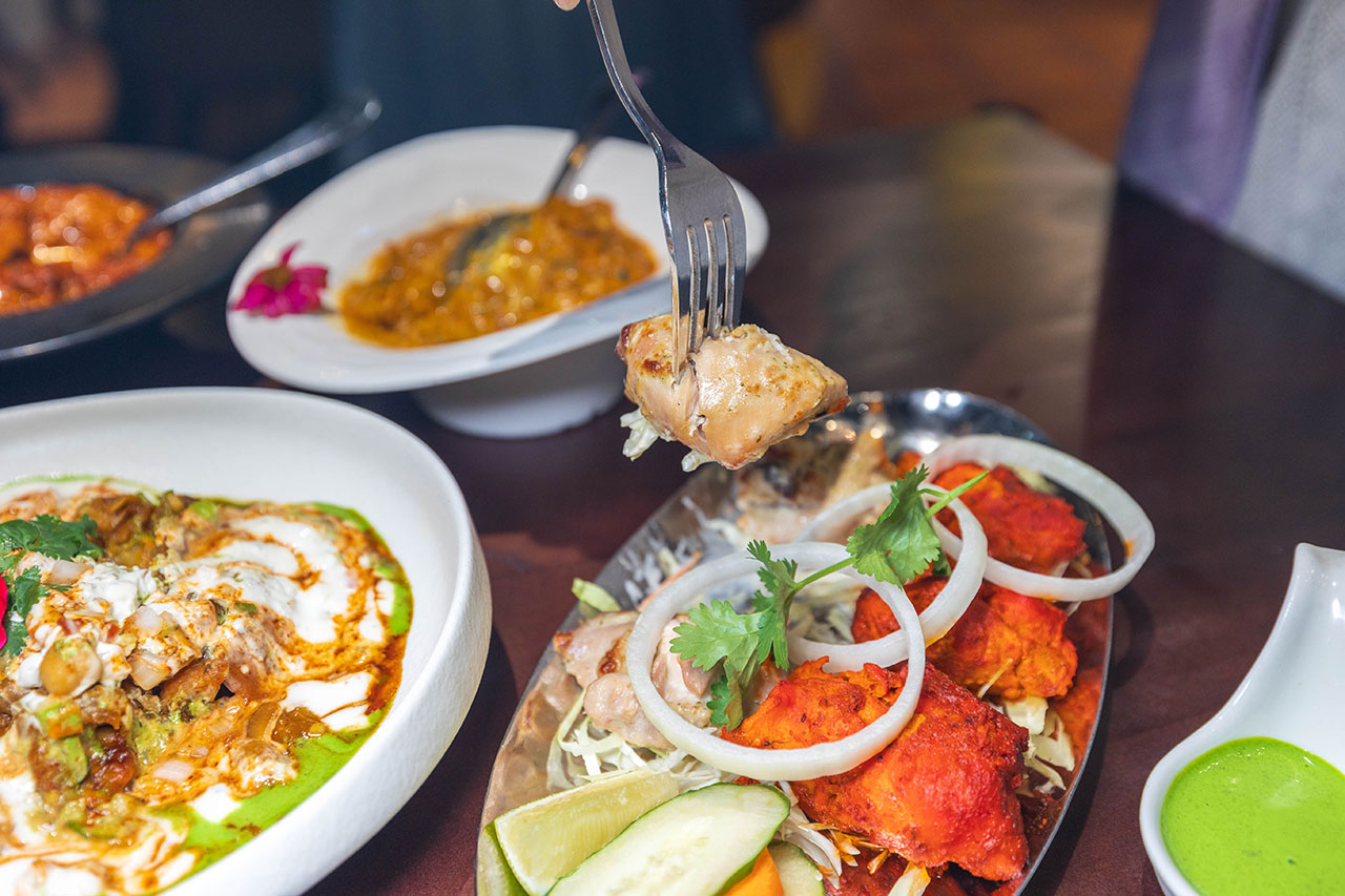 活力印度餐廳 台中健行店 HOLI Indian，不用出國就可以吃到超正宗印度料理！爆漿脆球、咖哩餃沙拉、印式芒果優格2026台中科博館美食推薦