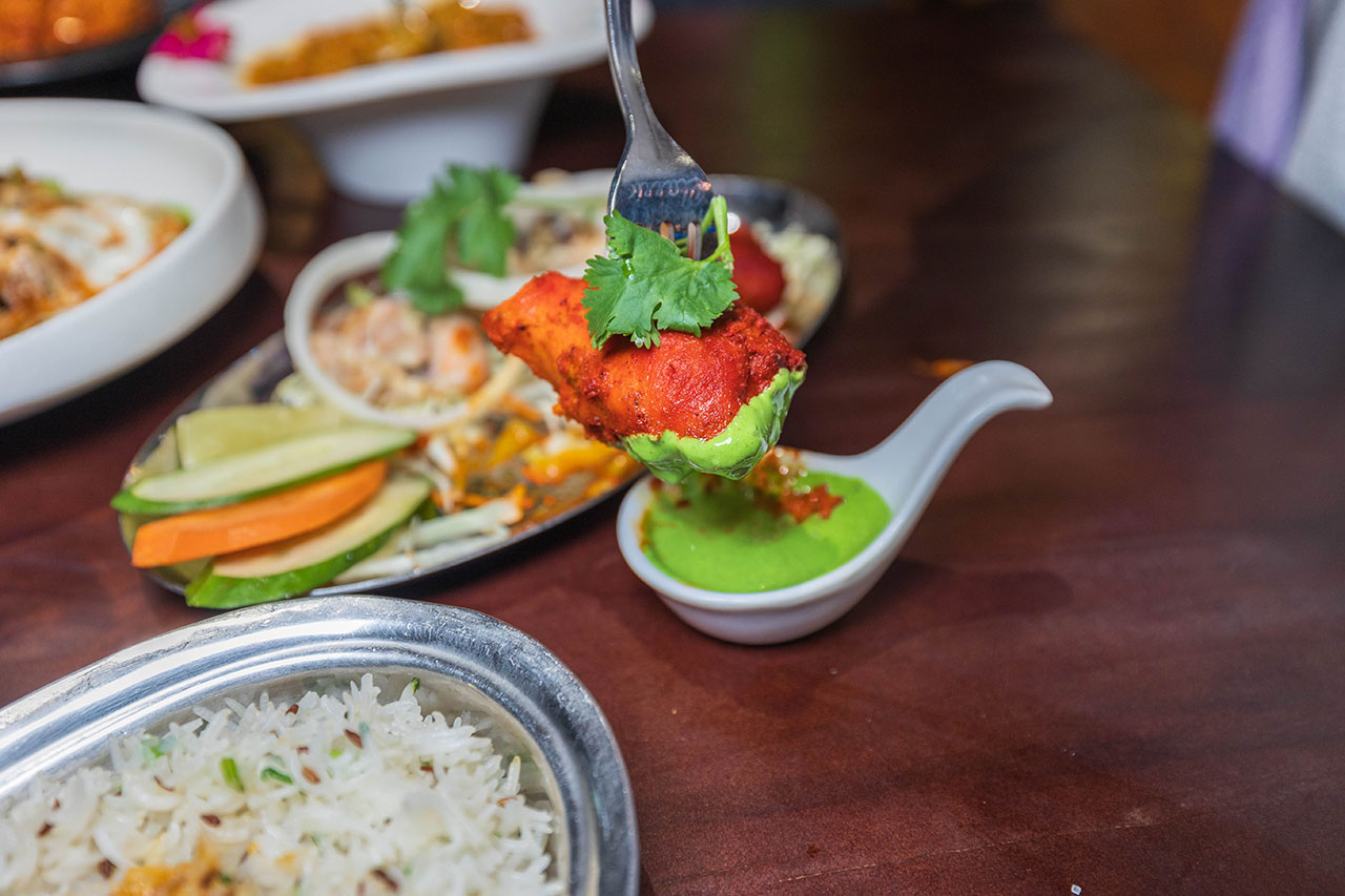 活力印度餐廳 台中健行店 HOLI Indian，不用出國就可以吃到超正宗印度料理！爆漿脆球、咖哩餃沙拉、印式芒果優格2026台中科博館美食推薦