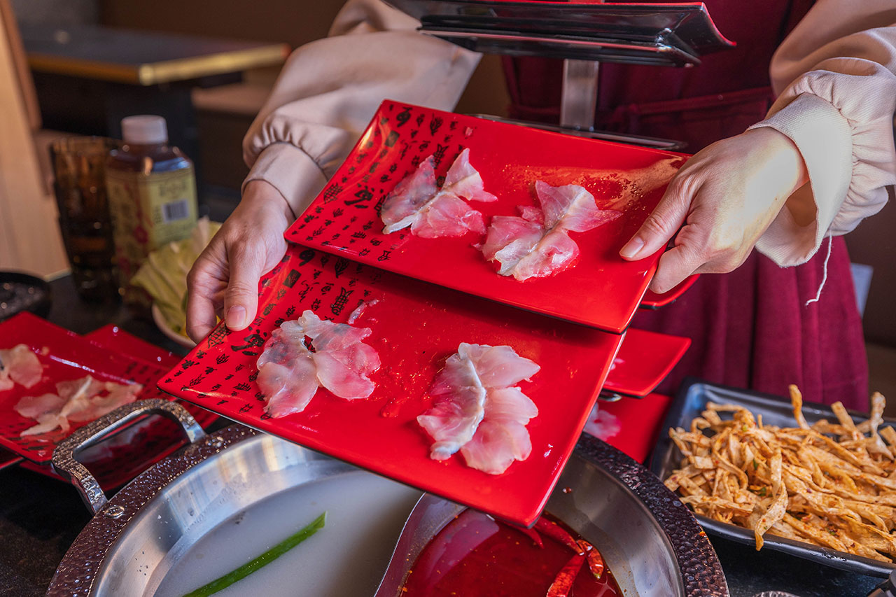 【2026台中火鍋推薦】老虎斑斑·赤斑涮｜全台首創石斑魚火鍋專賣！燜製清油鴛鴦鍋麻辣湯鮮魚湯，最新台中北屯火鍋新店報到！