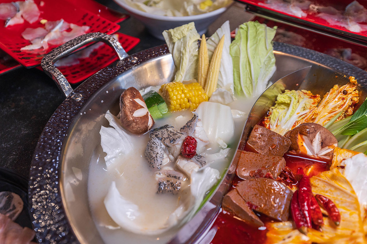 【2026台中火鍋推薦】老虎斑斑·赤斑涮｜全台首創石斑魚火鍋專賣！燜製清油鴛鴦鍋麻辣湯鮮魚湯，最新台中北屯火鍋新店報到！