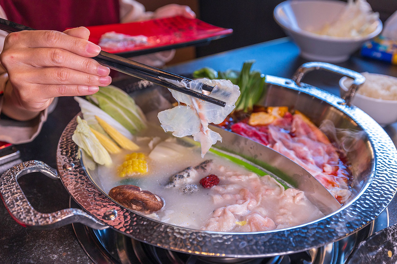 【2026台中火鍋推薦】老虎斑斑·赤斑涮｜全台首創石斑魚火鍋專賣！燜製清油鴛鴦鍋麻辣湯鮮魚湯，最新台中北屯火鍋新店報到！