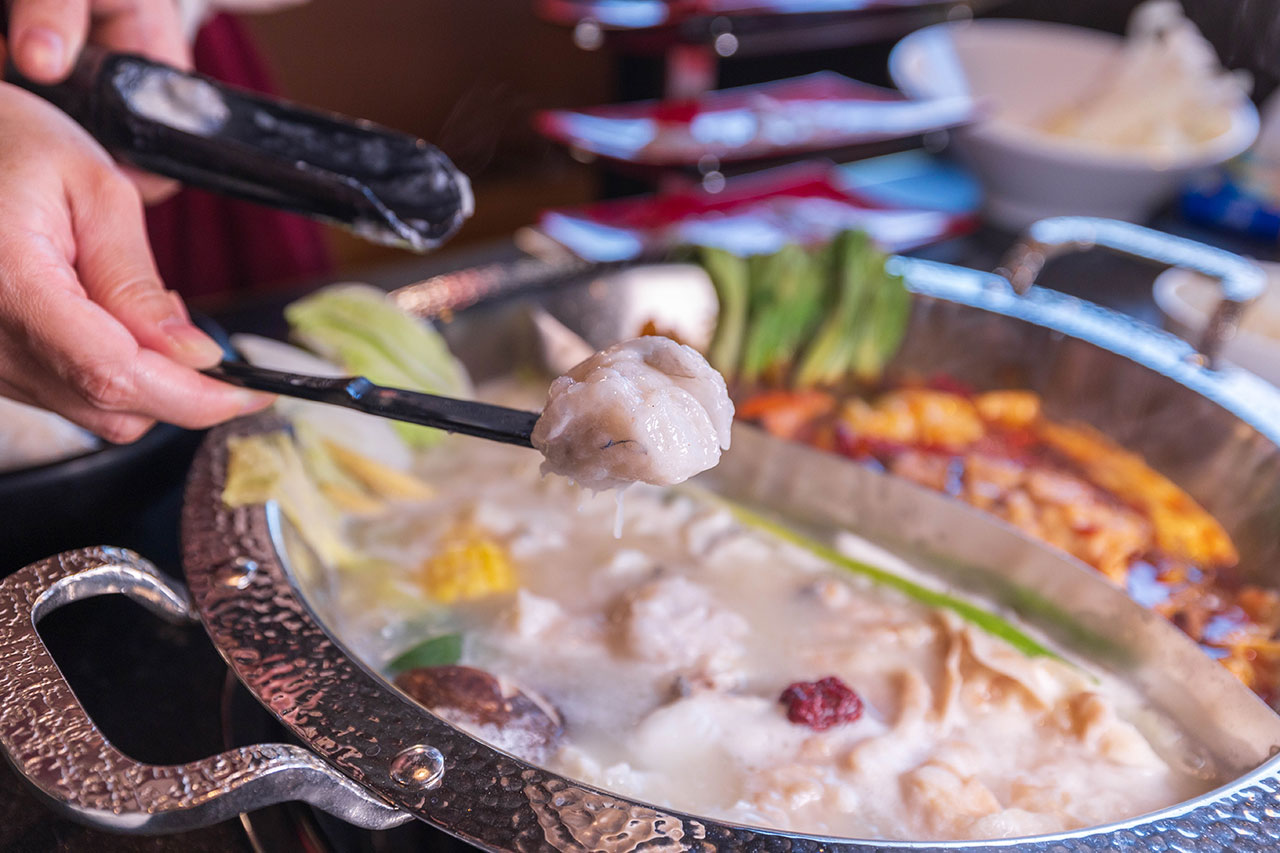 【2026台中火鍋推薦】老虎斑斑·赤斑涮｜全台首創石斑魚火鍋專賣！燜製清油鴛鴦鍋麻辣湯鮮魚湯，最新台中北屯火鍋新店報到！