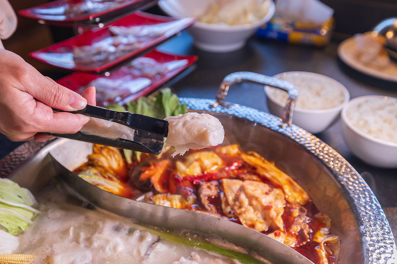 【2026台中火鍋推薦】老虎斑斑·赤斑涮｜全台首創石斑魚火鍋專賣！燜製清油鴛鴦鍋麻辣湯鮮魚湯，最新台中北屯火鍋新店報到！