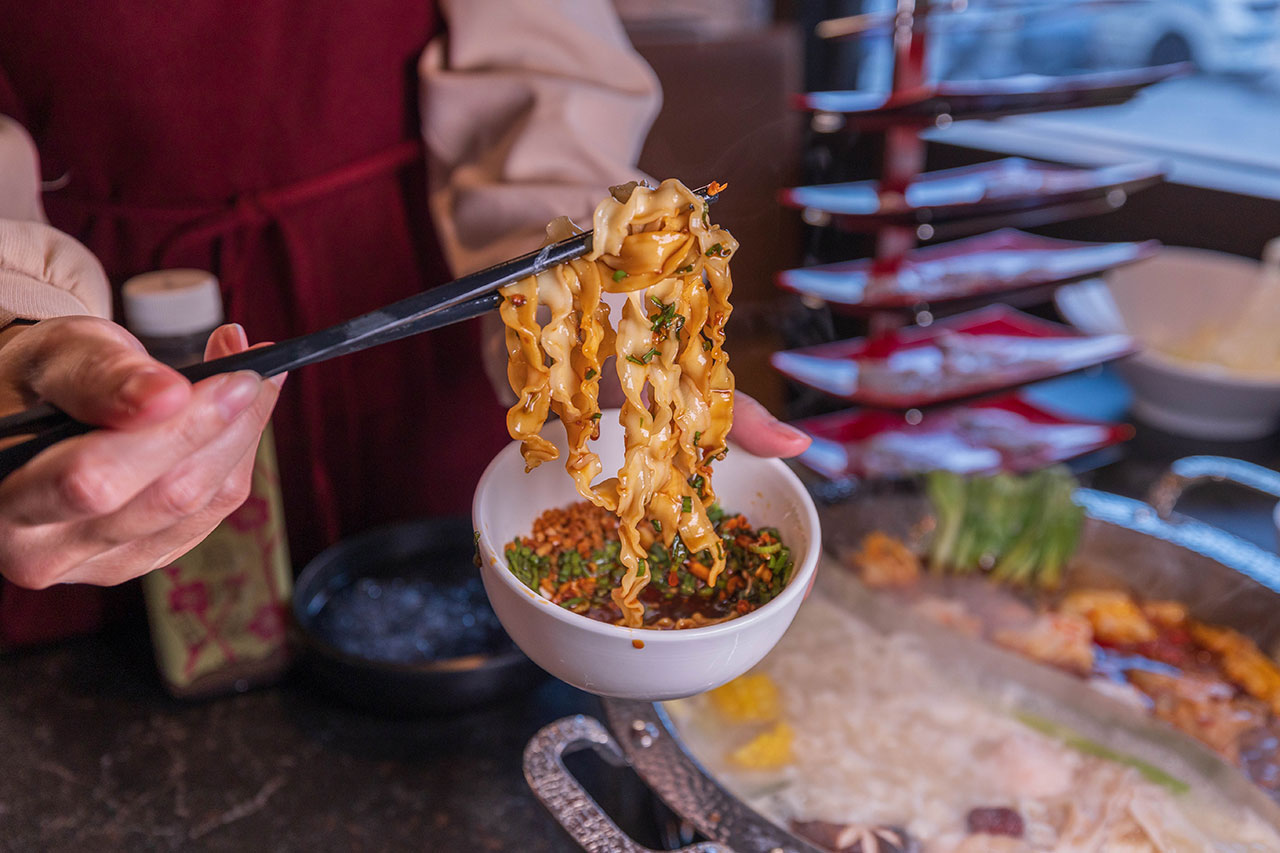 【2026台中火鍋推薦】老虎斑斑·赤斑涮｜全台首創石斑魚火鍋專賣！燜製清油鴛鴦鍋麻辣湯鮮魚湯，最新台中北屯火鍋新店報到！