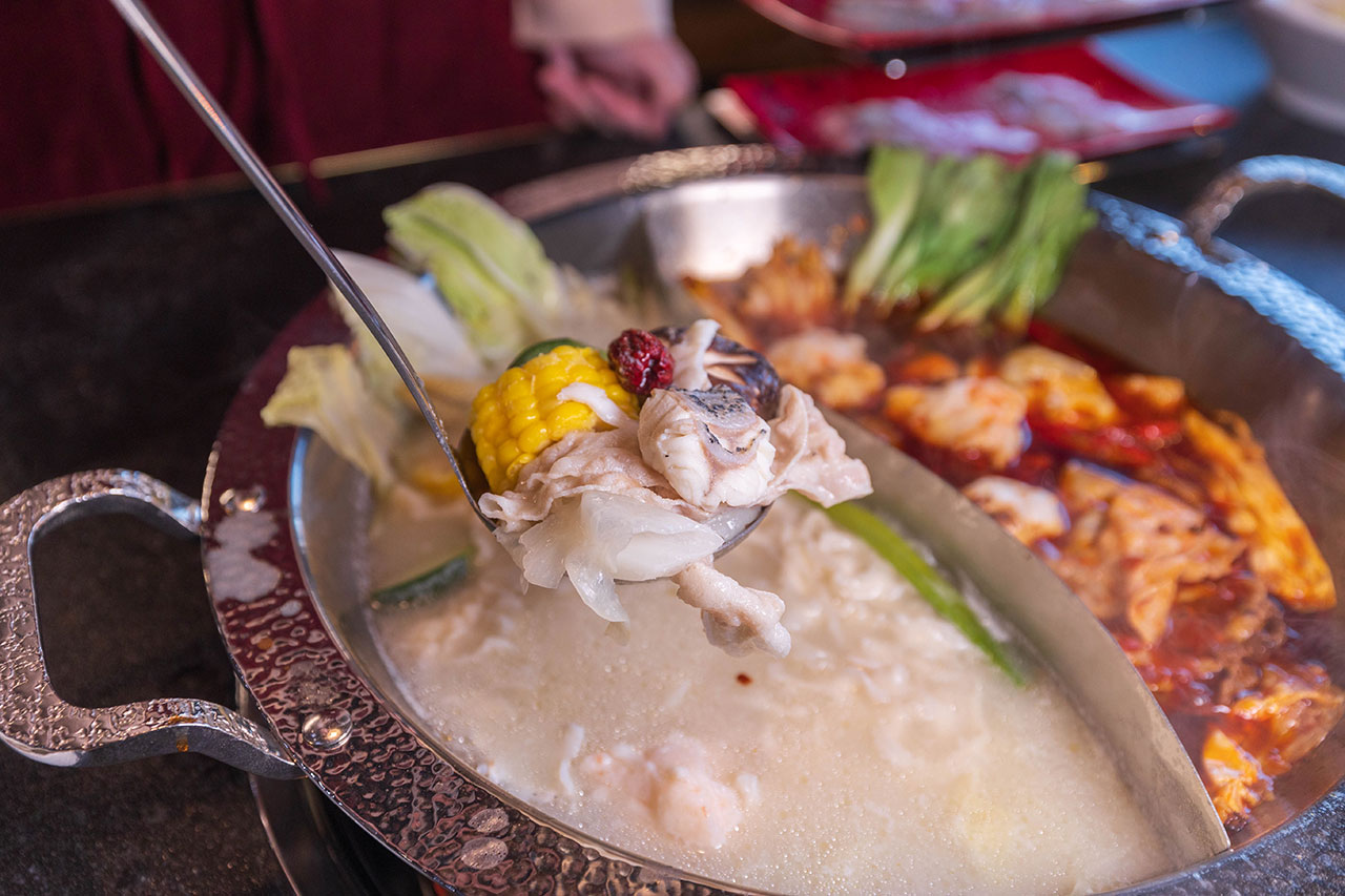 【2026台中火鍋推薦】老虎斑斑·赤斑涮｜全台首創石斑魚火鍋專賣！燜製清油鴛鴦鍋麻辣湯鮮魚湯，最新台中北屯火鍋新店報到！