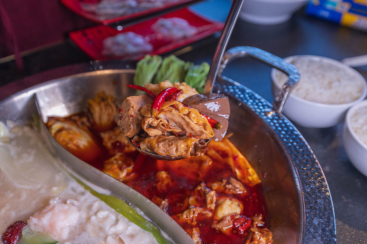 【2026台中火鍋推薦】老虎斑斑·赤斑涮｜全台首創石斑魚火鍋專賣！燜製清油鴛鴦鍋麻辣湯鮮魚湯，最新台中北屯火鍋新店報到！