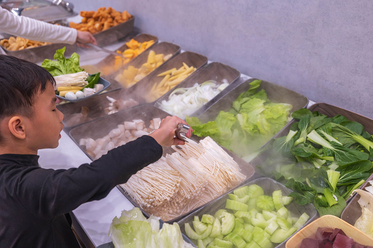 一個圓鍋｜台南超狂499起吃到飽火鍋，牛豬雞海鮮甜點剉冰近80樣自助吧美食，讓你一次吃到飽2026台南美食推薦