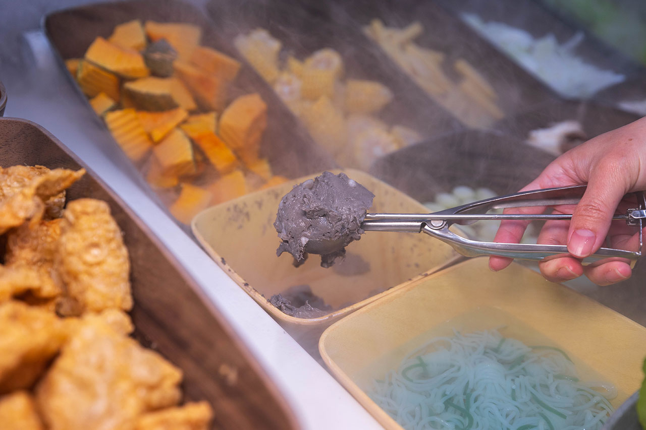 一個圓鍋｜台南超狂499起吃到飽火鍋，牛豬雞海鮮甜點剉冰近80樣自助吧美食，讓你一次吃到飽2026台南美食推薦