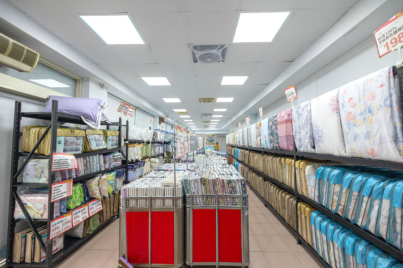 多寶寢具暢貨中心！最新草屯寢具特賣會開倉，天絲床包、枕頭、被子、床墊全館 2 折起！最新 2026 草屯寢具特賣會