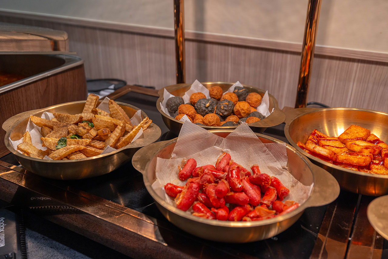 真涮吃到飽火鍋 北大店，新竹肉控必訪399起牛豬雞羊多種肉品無限吃！蔬食炸物飲料冰品自助吧隨你拿，最新2026新竹美食推薦