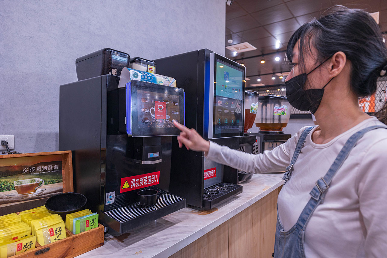 一個圓鍋｜台南超狂499起吃到飽火鍋，牛豬雞海鮮甜點剉冰近80樣自助吧美食，讓你一次吃到飽2026台南美食推薦