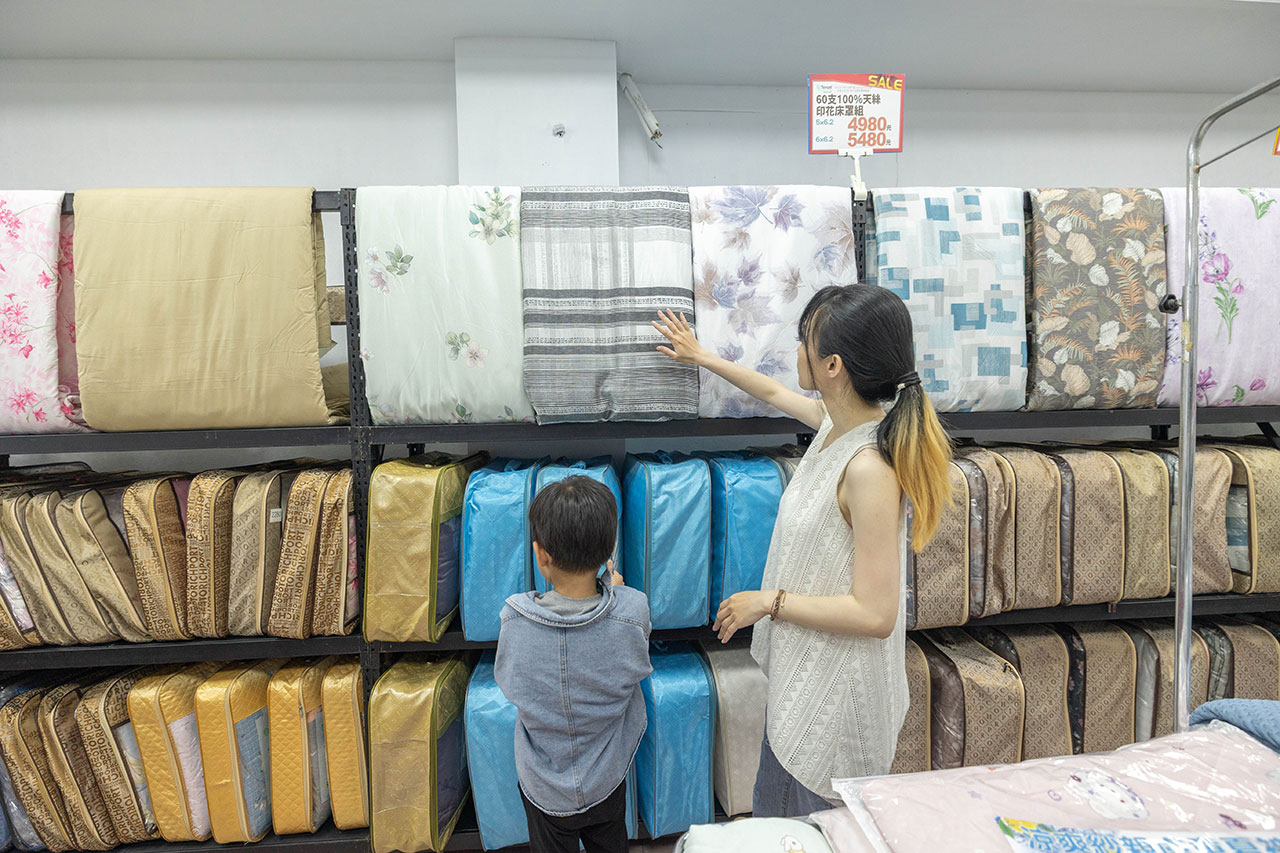 多寶寢具暢貨中心！最新草屯寢具特賣會開倉，天絲床包、枕頭、被子、床墊全館 2 折起！最新 2026 草屯寢具特賣會