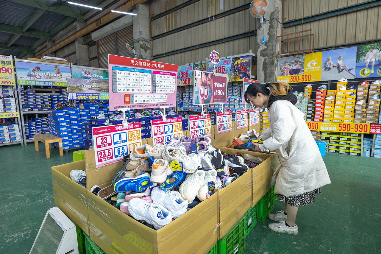 美力運動世界 台中中清特賣會開倉！童鞋、休閒鞋、戶外運動鞋早鳥全館下殺1折起，還有早鳥活動特賣金額再打8折，最新大雅鞋子特賣會報到！