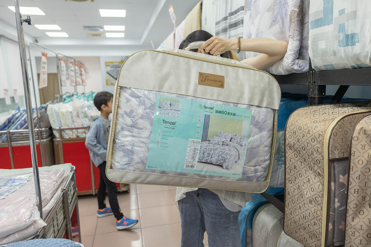 多寶寢具暢貨中心！最新草屯寢具特賣會開倉，天絲床包、枕頭、被子、床墊全館 2 折起！最新 2026 草屯寢具特賣會