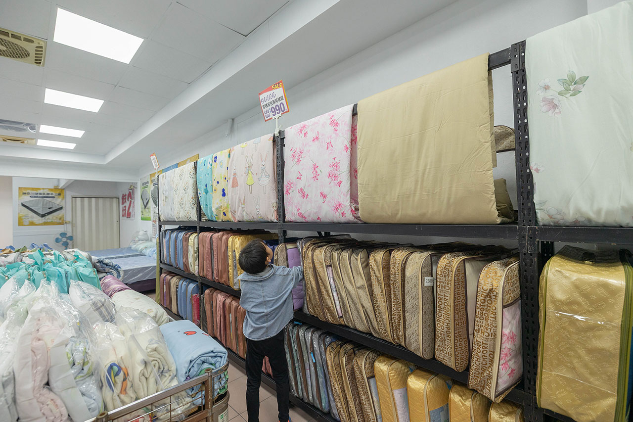 多寶寢具暢貨中心！最新草屯寢具特賣會開倉，天絲床包、枕頭、被子、床墊全館 2 折起！最新 2026 草屯寢具特賣會