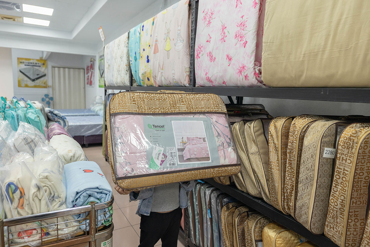 多寶寢具暢貨中心！最新草屯寢具特賣會開倉，天絲床包、枕頭、被子、床墊全館 2 折起！最新 2026 草屯寢具特賣會
