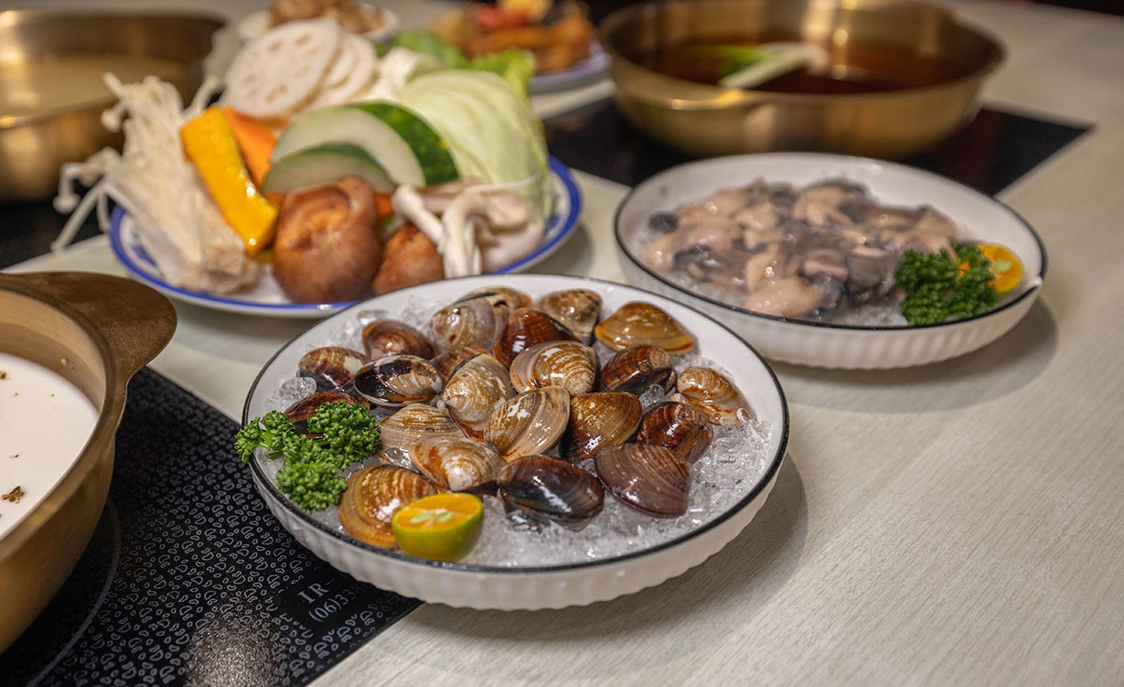 真涮吃到飽火鍋 北大店，新竹肉控必訪399起牛豬雞羊多種肉品無限吃！蔬食炸物飲料冰品自助吧隨你拿，最新2026新竹美食推薦