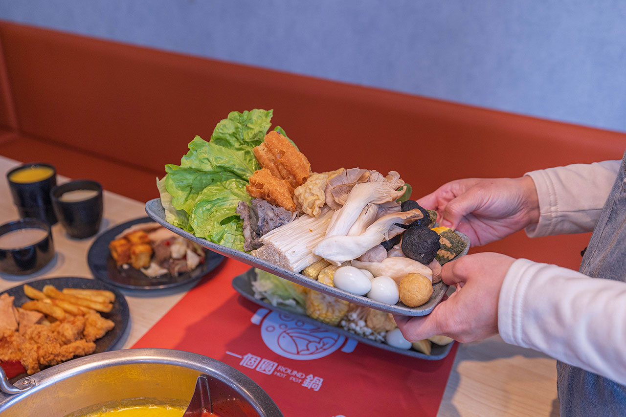 一個圓鍋｜台南超狂499起吃到飽火鍋，牛豬雞海鮮甜點剉冰近80樣自助吧美食，讓你一次吃到飽2026台南美食推薦