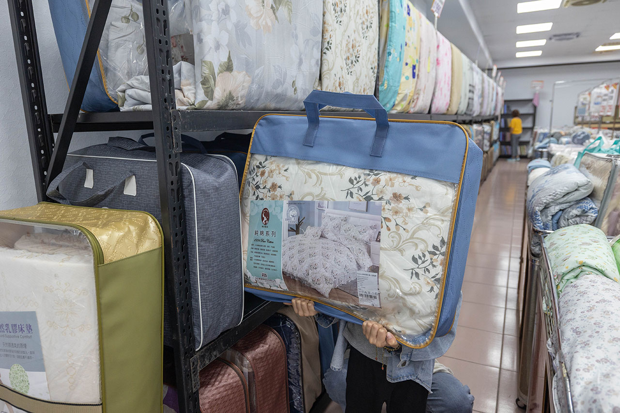 多寶寢具暢貨中心！最新草屯寢具特賣會開倉，天絲床包、枕頭、被子、床墊全館 2 折起！最新 2026 草屯寢具特賣會