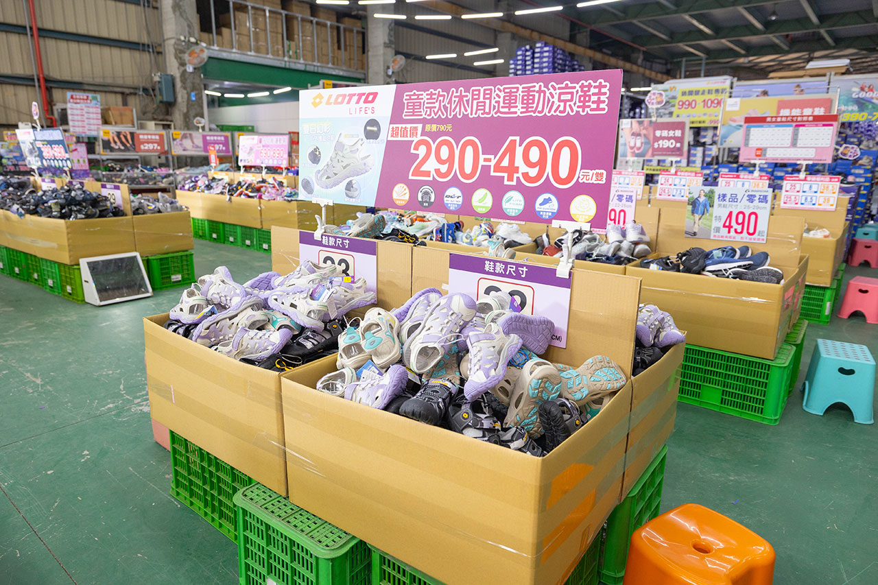 美力運動世界 台中中清特賣會開倉！童鞋、休閒鞋、戶外運動鞋早鳥全館下殺1折起，還有早鳥活動特賣金額再打8折，最新大雅鞋子特賣會報到！