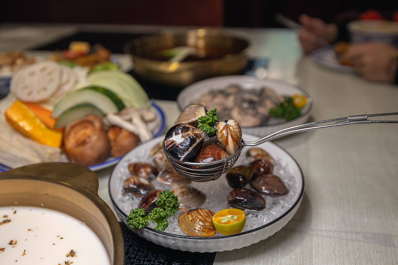 真涮吃到飽火鍋 北大店，新竹肉控必訪399起牛豬雞羊多種肉品無限吃！蔬食炸物飲料冰品自助吧隨你拿，最新2026新竹美食推薦