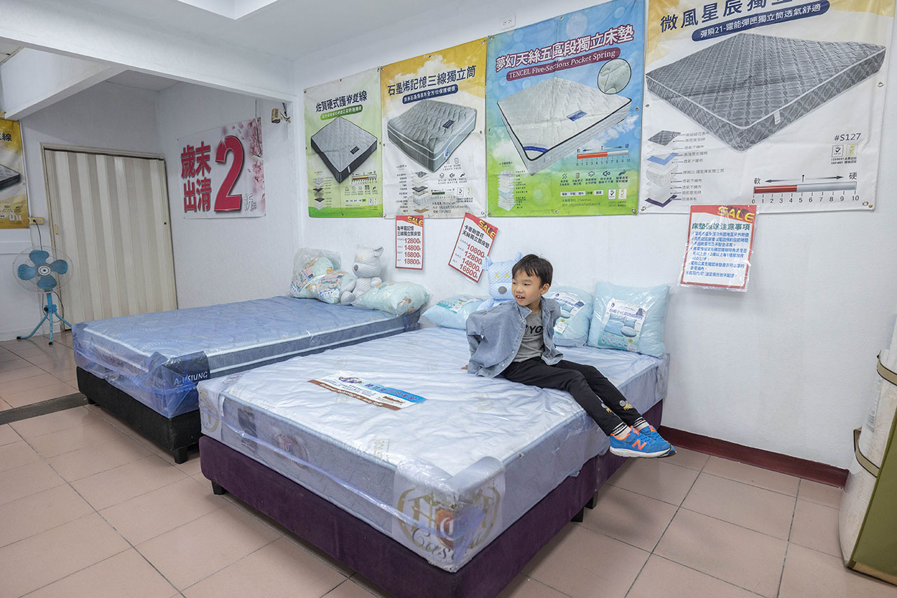 多寶寢具暢貨中心！最新草屯寢具特賣會開倉，天絲床包、枕頭、被子、床墊全館 2 折起！最新 2026 草屯寢具特賣會