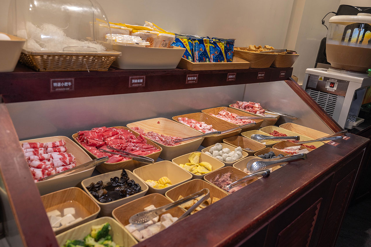 真涮吃到飽火鍋 北大店，新竹肉控必訪399起牛豬雞羊多種肉品無限吃！蔬食炸物飲料冰品自助吧隨你拿，最新2026新竹美食推薦