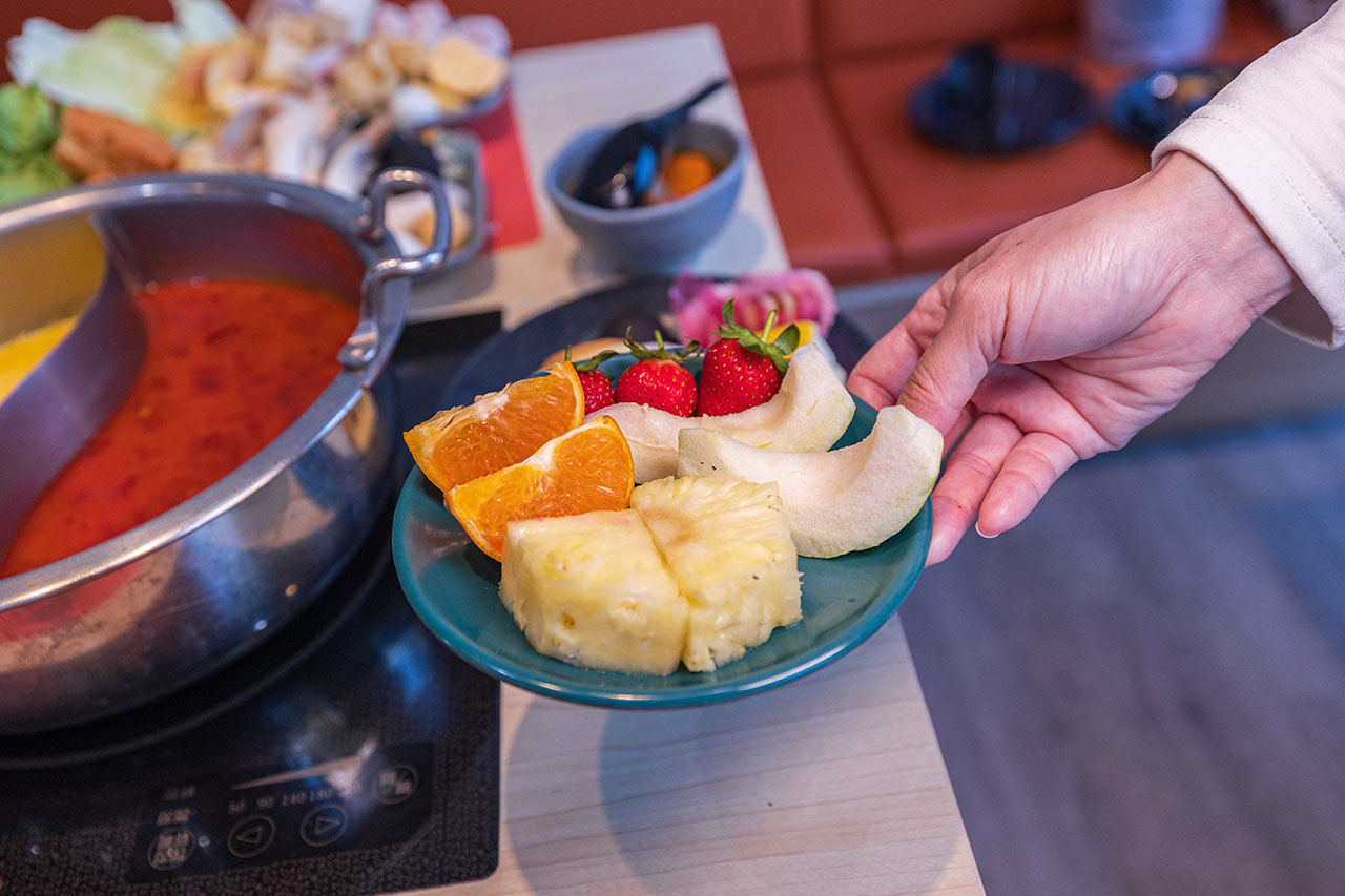 一個圓鍋｜台南超狂499起吃到飽火鍋，牛豬雞海鮮甜點剉冰近80樣自助吧美食，讓你一次吃到飽2026台南美食推薦