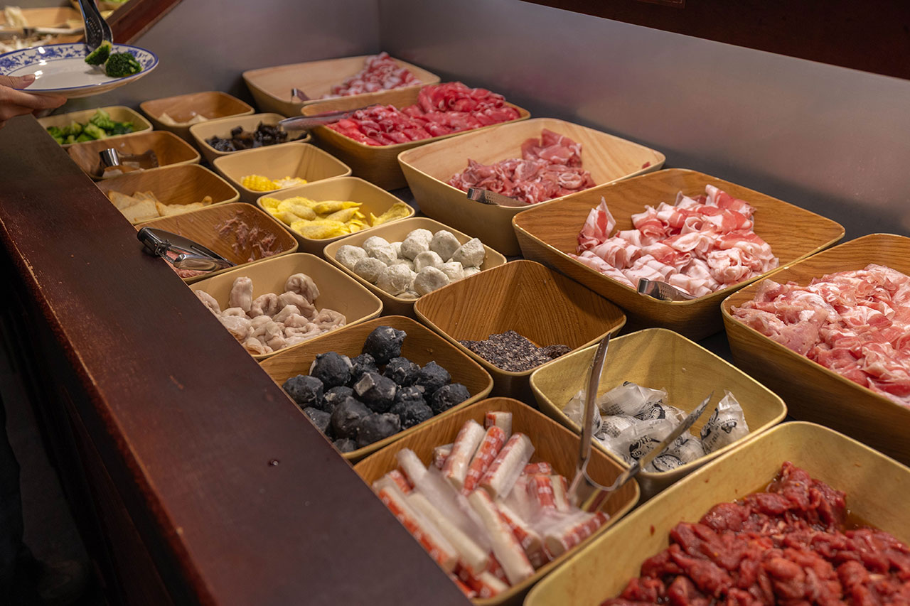 真涮吃到飽火鍋 北大店，新竹肉控必訪399起牛豬雞羊多種肉品無限吃！蔬食炸物飲料冰品自助吧隨你拿，最新2026新竹美食推薦