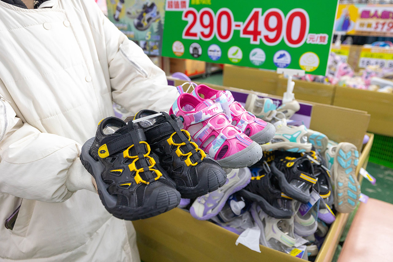 美力運動世界 台中中清特賣會開倉！童鞋、休閒鞋、戶外運動鞋早鳥全館下殺1折起，還有早鳥活動特賣金額再打8折，最新大雅鞋子特賣會報到！