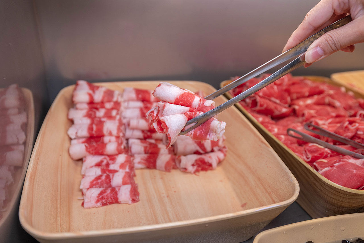 真涮吃到飽火鍋 北大店，新竹肉控必訪399起牛豬雞羊多種肉品無限吃！蔬食炸物飲料冰品自助吧隨你拿，最新2026新竹美食推薦