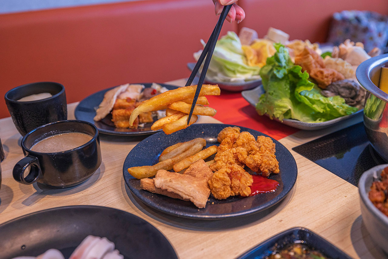 一個圓鍋｜台南超狂499起吃到飽火鍋，牛豬雞海鮮甜點剉冰近80樣自助吧美食，讓你一次吃到飽2026台南美食推薦