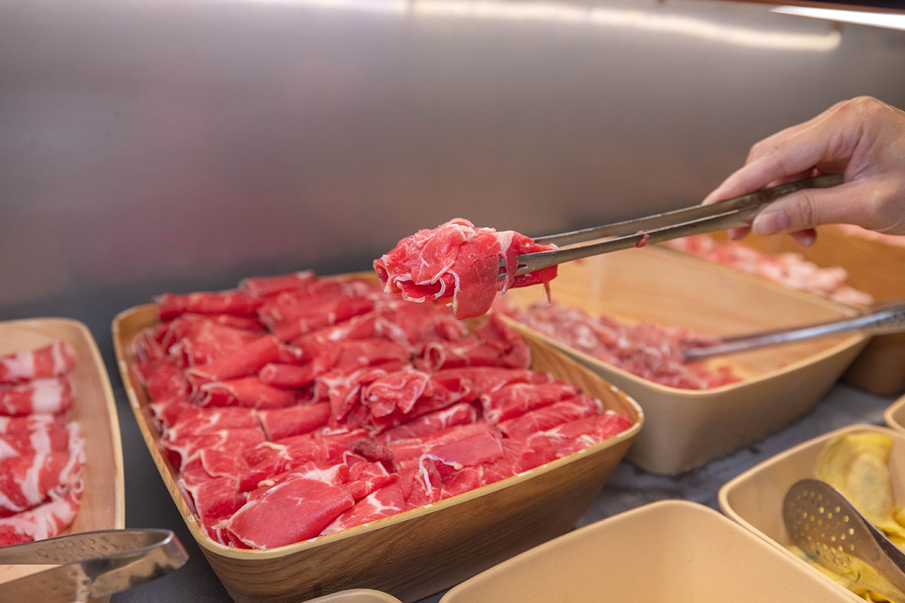 真涮吃到飽火鍋 北大店，新竹肉控必訪399起牛豬雞羊多種肉品無限吃！蔬食炸物飲料冰品自助吧隨你拿，最新2026新竹美食推薦